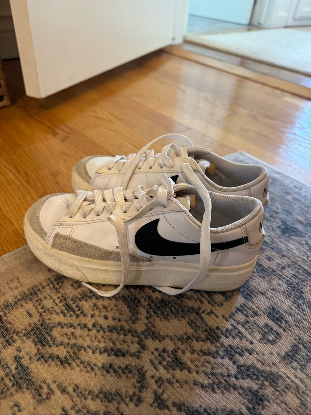 Women’s Nike Blazers - low ‘77 vintage